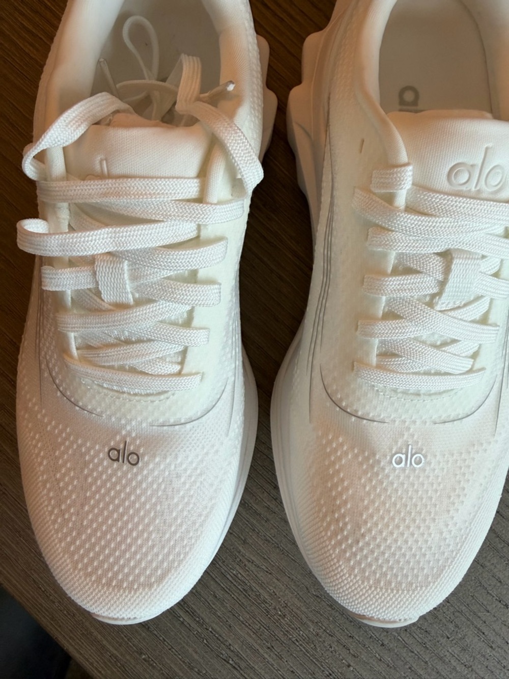 ALO Yoga White Alo Runner Shoe Box - Picture 3 of 5